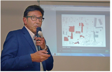 Klaus Klinger erläutert die Planungskonzepte