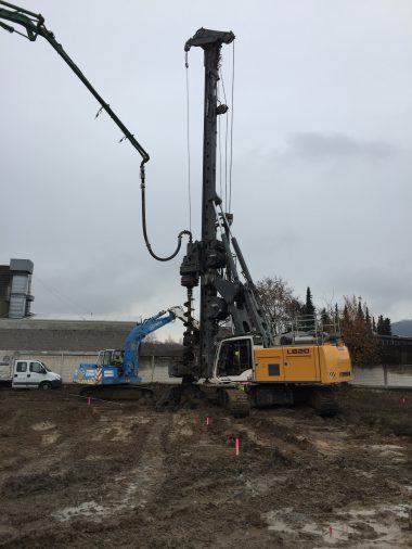 Spezialgerät für die 11 Meter tiefen Bohrpfähle