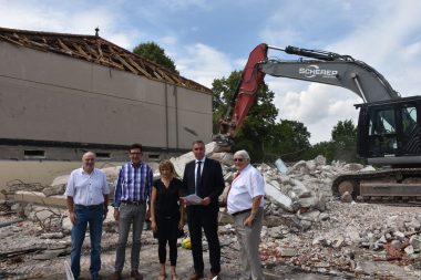 Dieter Haag ( Geschäftsführer GBB ), Architekt Klaus Klinger ( Klinger Brückmann Architekten ) Agathe Kurkofka ( Projektleiterin GBB ), Baudezernent Uwe Franz, Ortsvorsteher Alfred Haag